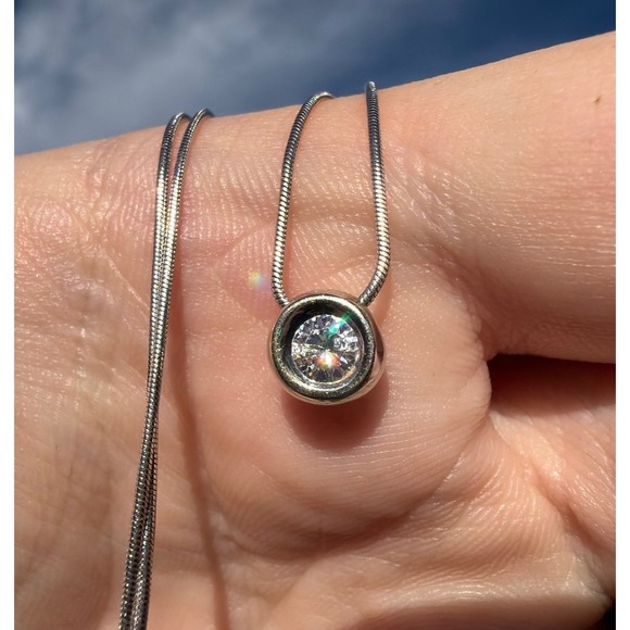 The Unbranded Brand Jewelry - 14k Solid Gold Round Diamond Bezel Natural High Quality Diamond Necklace - Italy